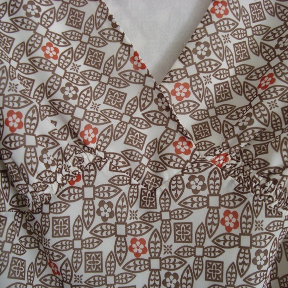 Ann Taylor Loft lined, sleeveless top, size 2P - Picture 3 of 6